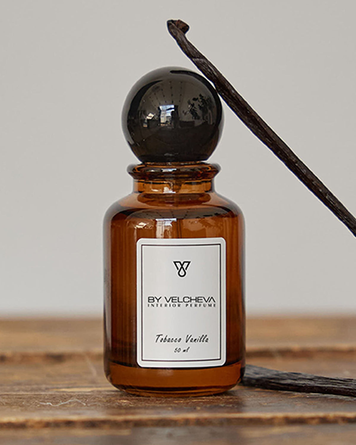 Άρωμα εσωτερικού χώρου Tobacco Vanilla BY VELCHEVA, φιάλη 50ml με κόκκους βανίλιας σε ξύλο
