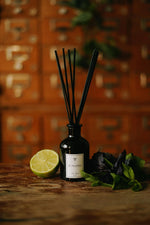 Αρωματικό χώρου με στικ Lime Basil BY VELCHEVA, φρέσκο άρωμα λάιμ & βασιλικού, μπουκάλι 125ml