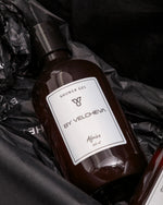 Αφρόλουτρο Africa ByVelcheva 300ml σε καφέ φιάλη, μέσα σε μαύρη συσκευασία δώρου