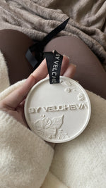 Κεραμικό αρωματικό σαχέ ByVelcheva στο χέρι, σε ζεστή πλεκτή ατμόσφαιρα