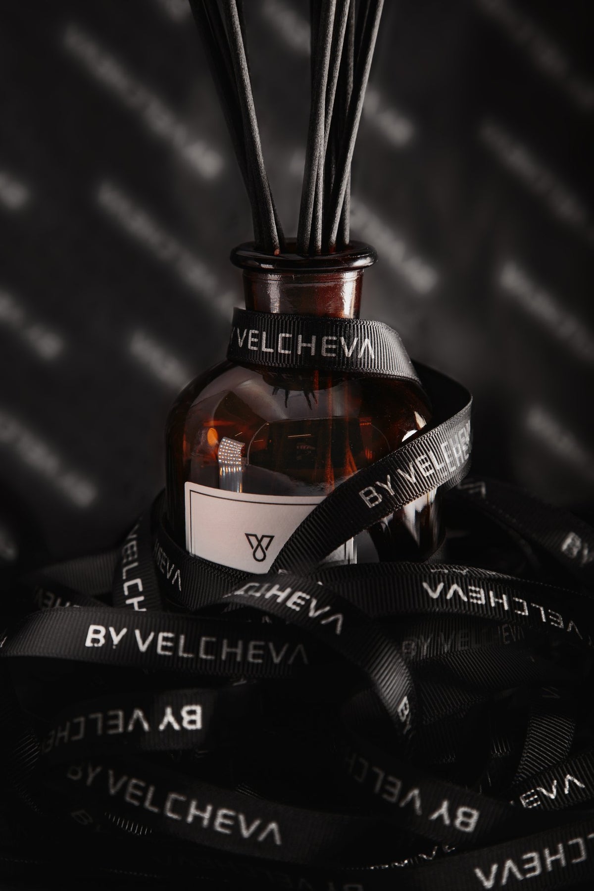 Αρωματικό reed diffuser ByVelcheva με επώνυμες κορδέλες της μάρκας