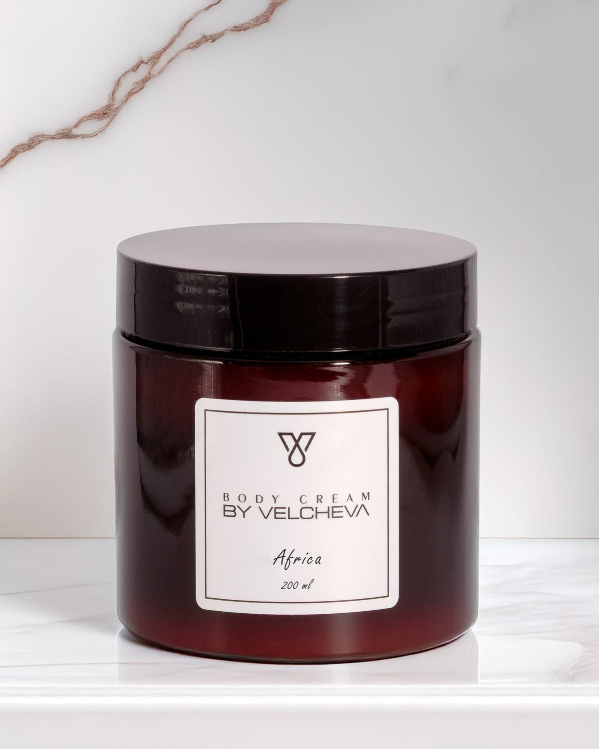 Κρέμα σώματος Africa BY VELCHEVA, βάζο amber 200ml με μαύρο καπάκι σε μάρμαρο