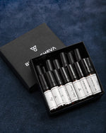 Σετ Tester BY VELCHEVA, μαύρο κουτί με μίνι σπρέι αρωμάτων, σε μπλε φόντο