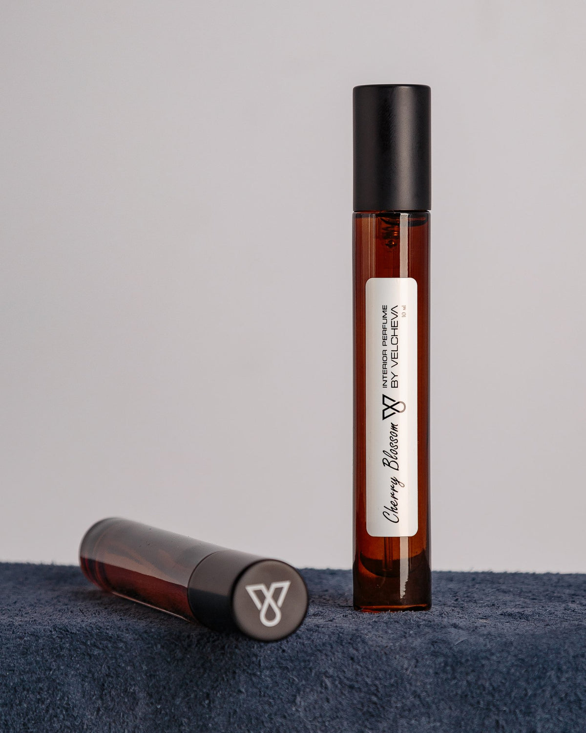 Travel Perfume BY VELCHEVA Cherry Blossom, γυάλινο φιαλίδιο 10ml με μαύρο καπάκι